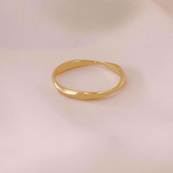 Picture of Wind thin ring | golden
