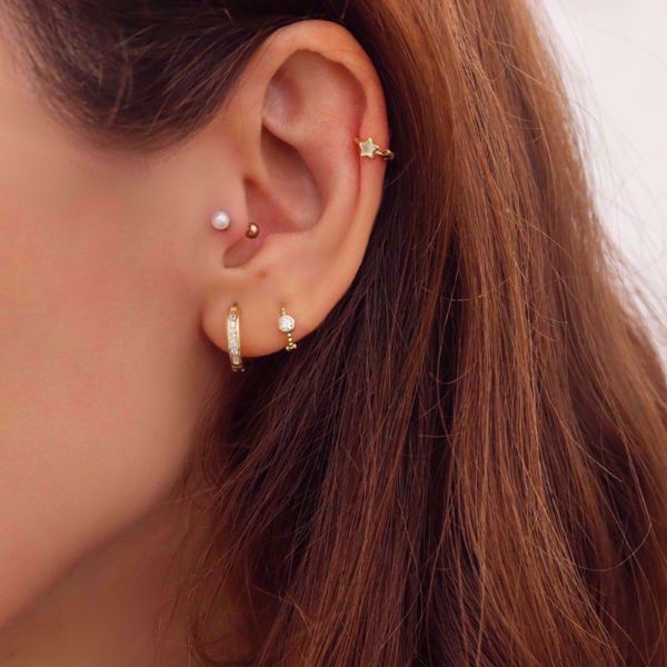 Picture of Mini star huggie earring | golden