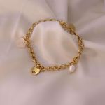 Imagem de Charm bracelet queen | golden