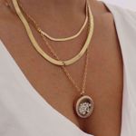 Picture of Pearl & shine locket necklace | golden