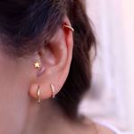 Picture of Mini twisted huggie earring | golden