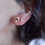 Imagem de Francesca stud earrings | golden