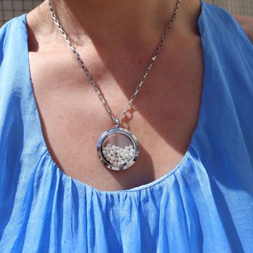 Imagem de Pearls & silver locket necklace