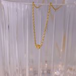 Picture of Minimal shine necklace | golden