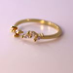 Picture of Petals ring | golden